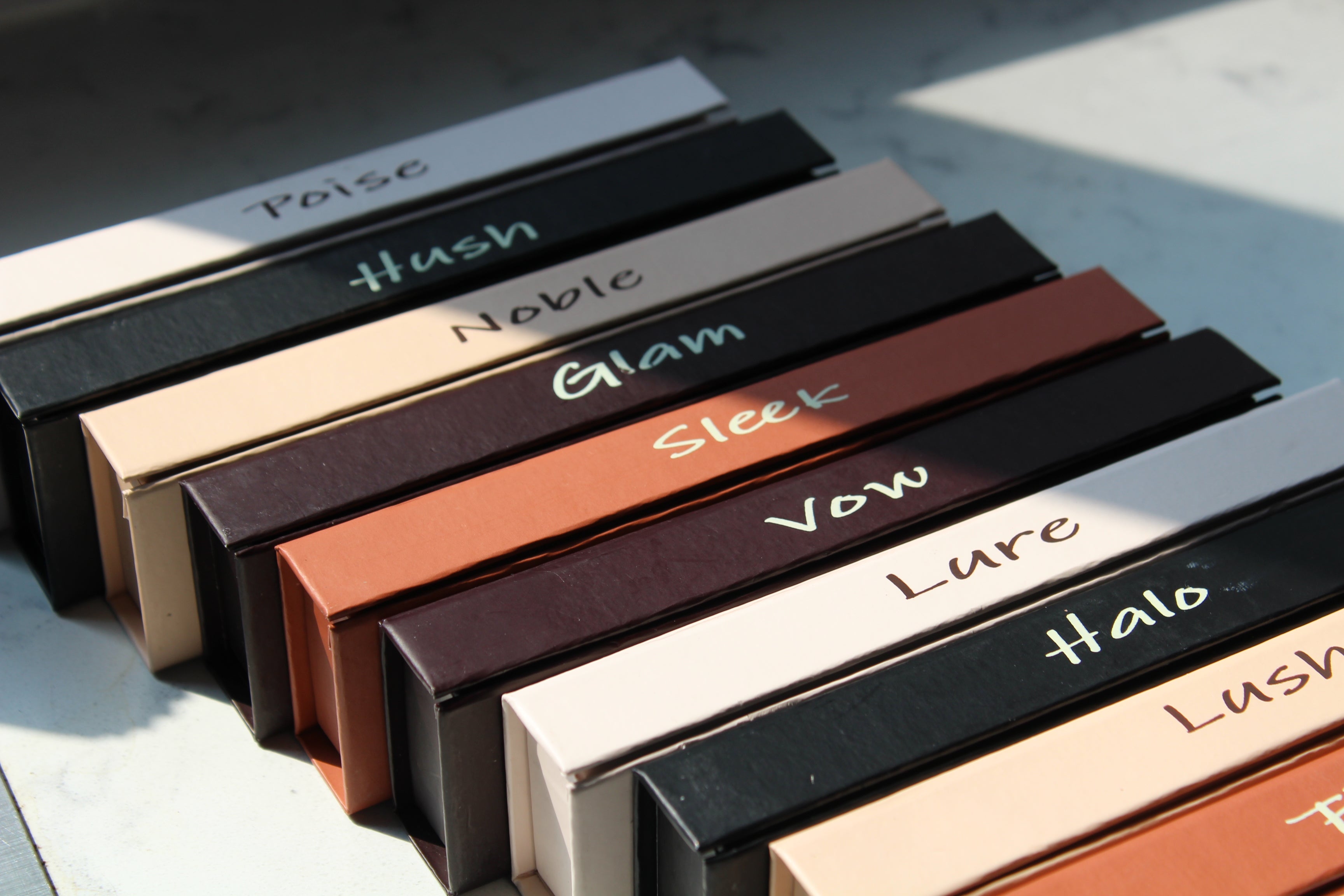 HUSH – Petite. Discrète. Redoutablement efficace.