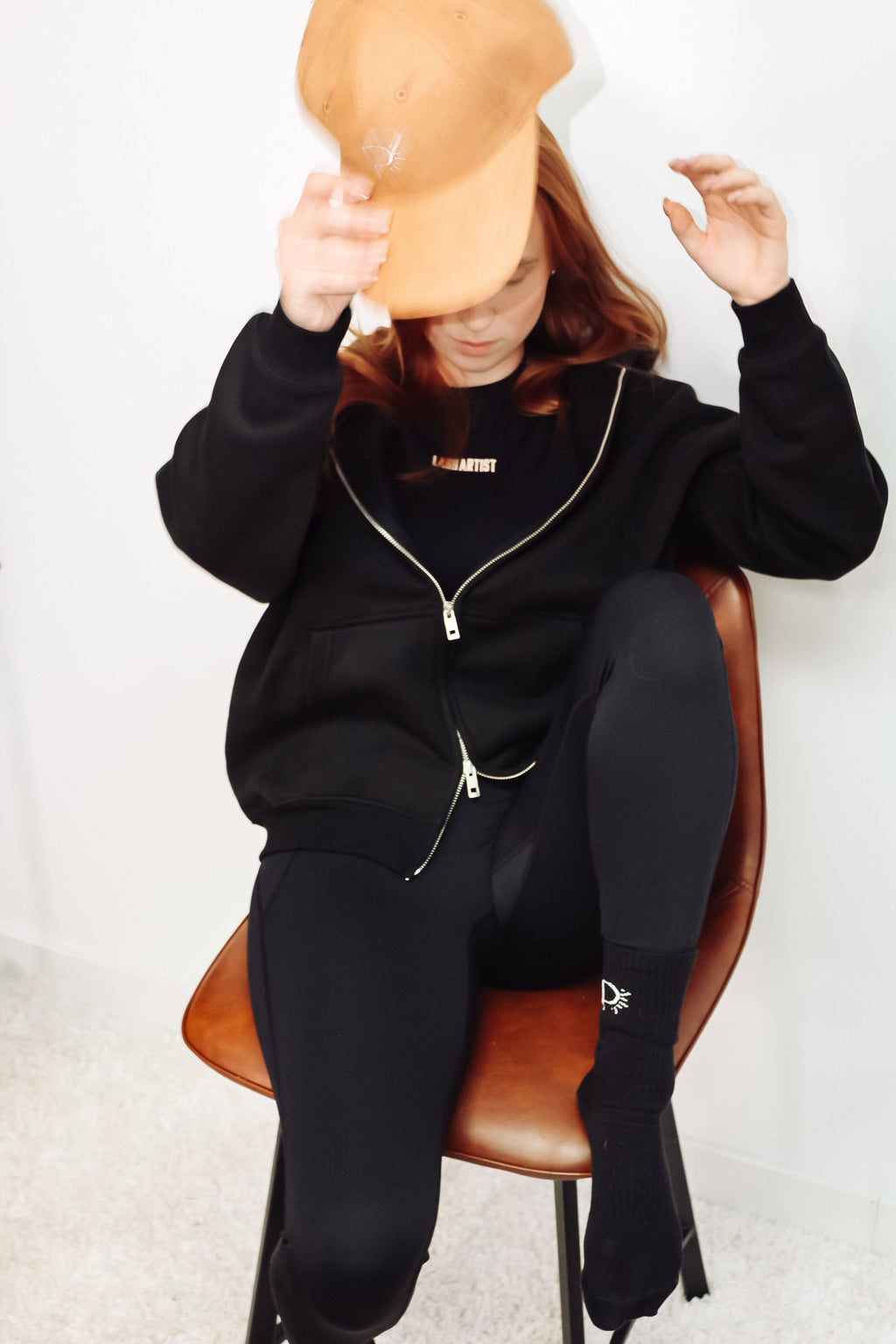 LA ESSENTIAL – Casquette en suede