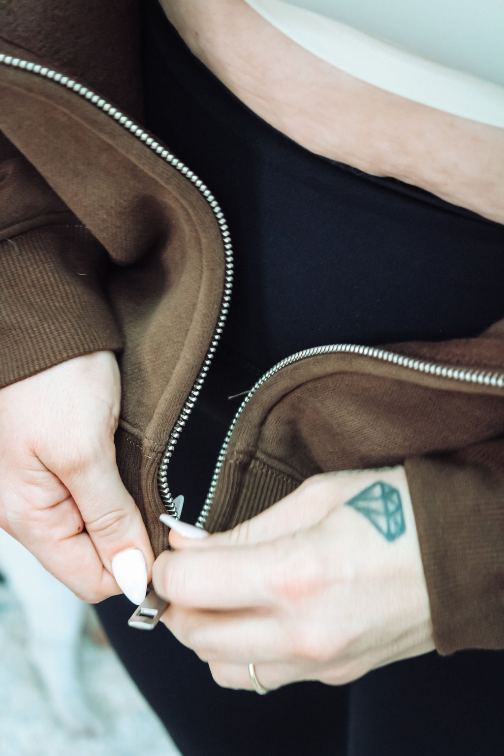 BEAUTIFUL – Hoodie brun meaningful