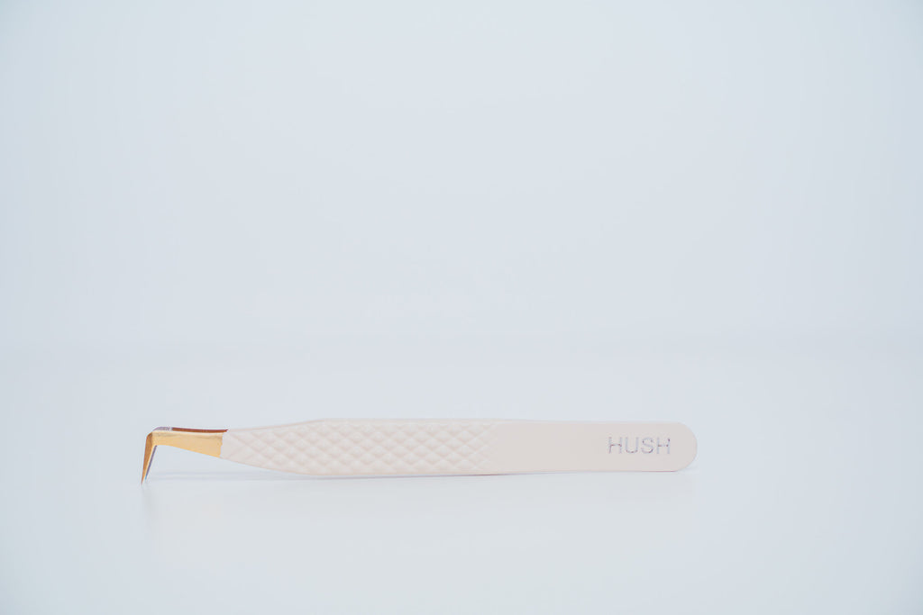 HUSH – Petite. Discrète. Redoutablement efficace.